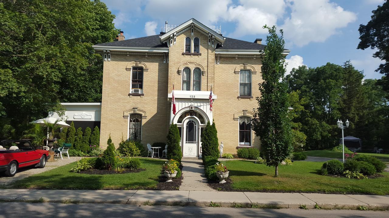 Stone Maiden Inn Stratford Exterior photo